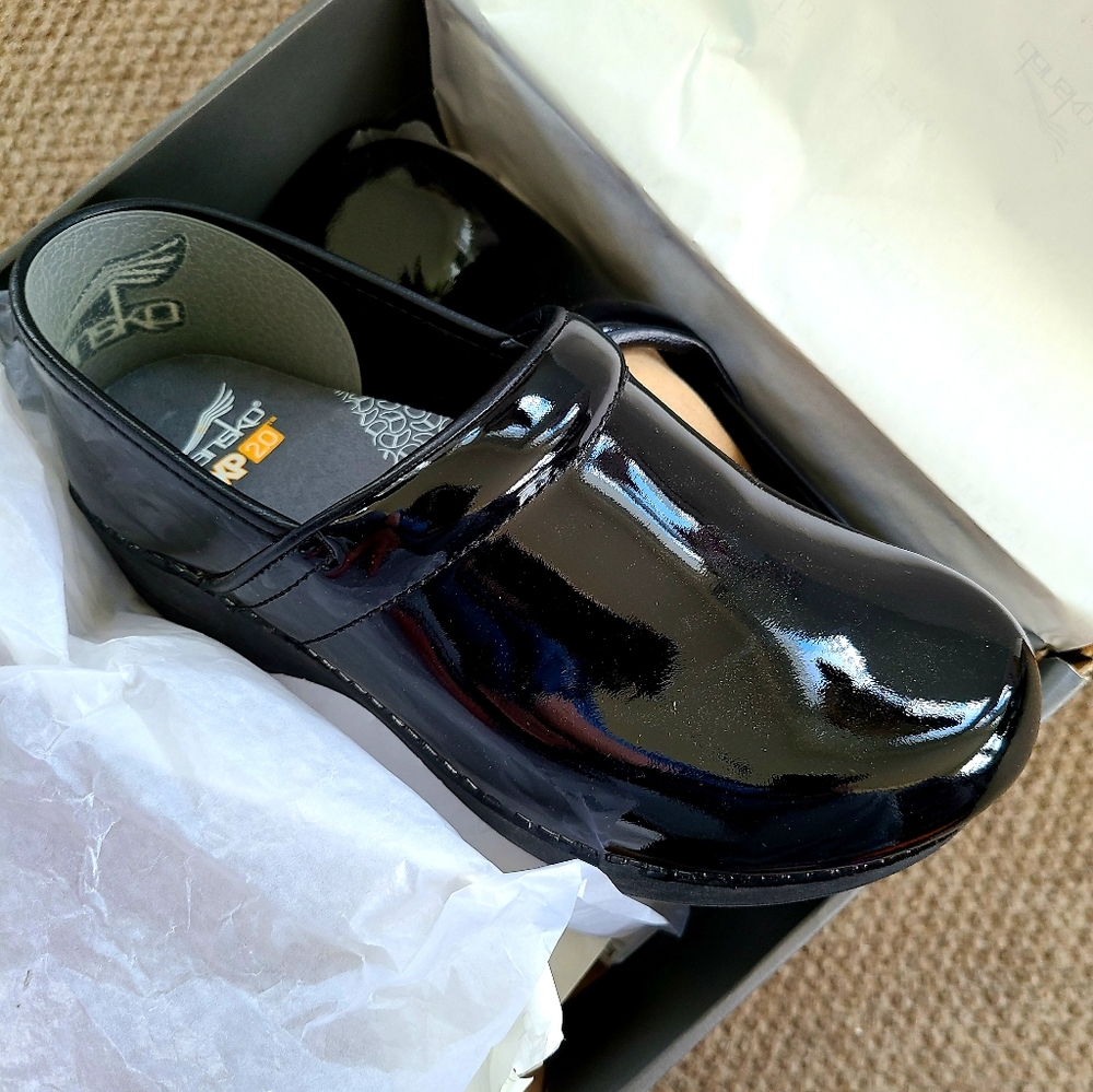 (SOLD) pair Dansko XP 2.0 Patent size 41 shoe